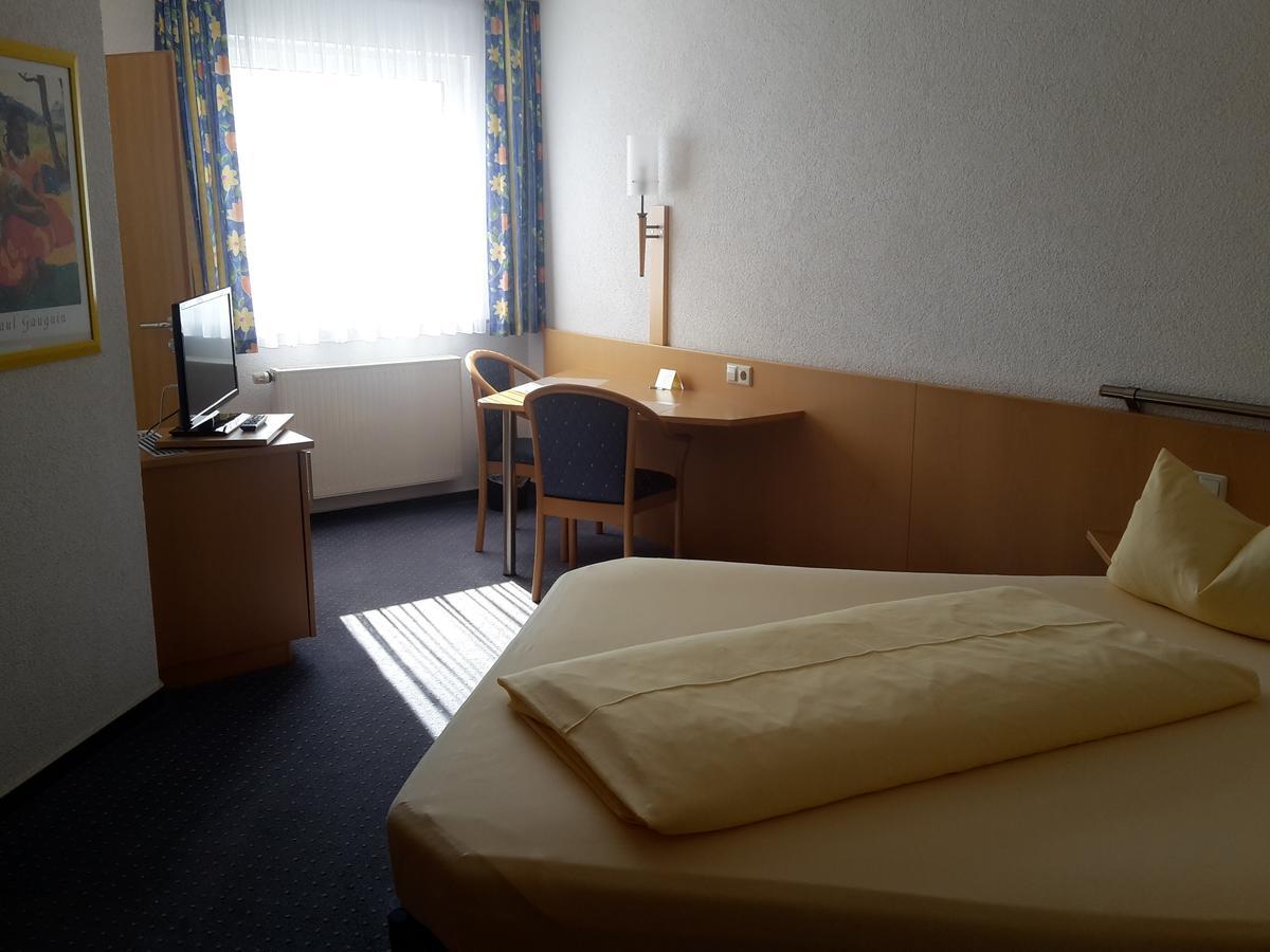 Am Highway Motel *